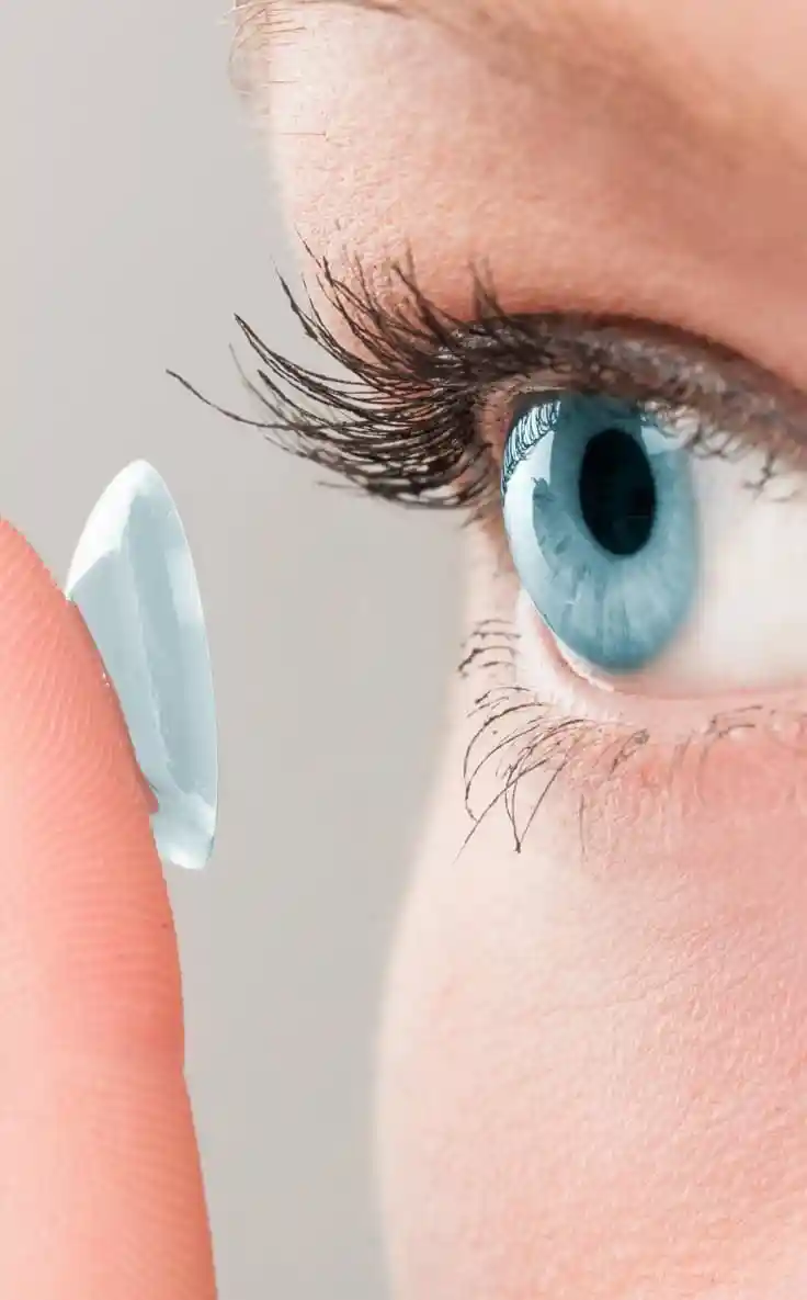 A woman wearing contact lenses from a premium optical shop in Qatar.